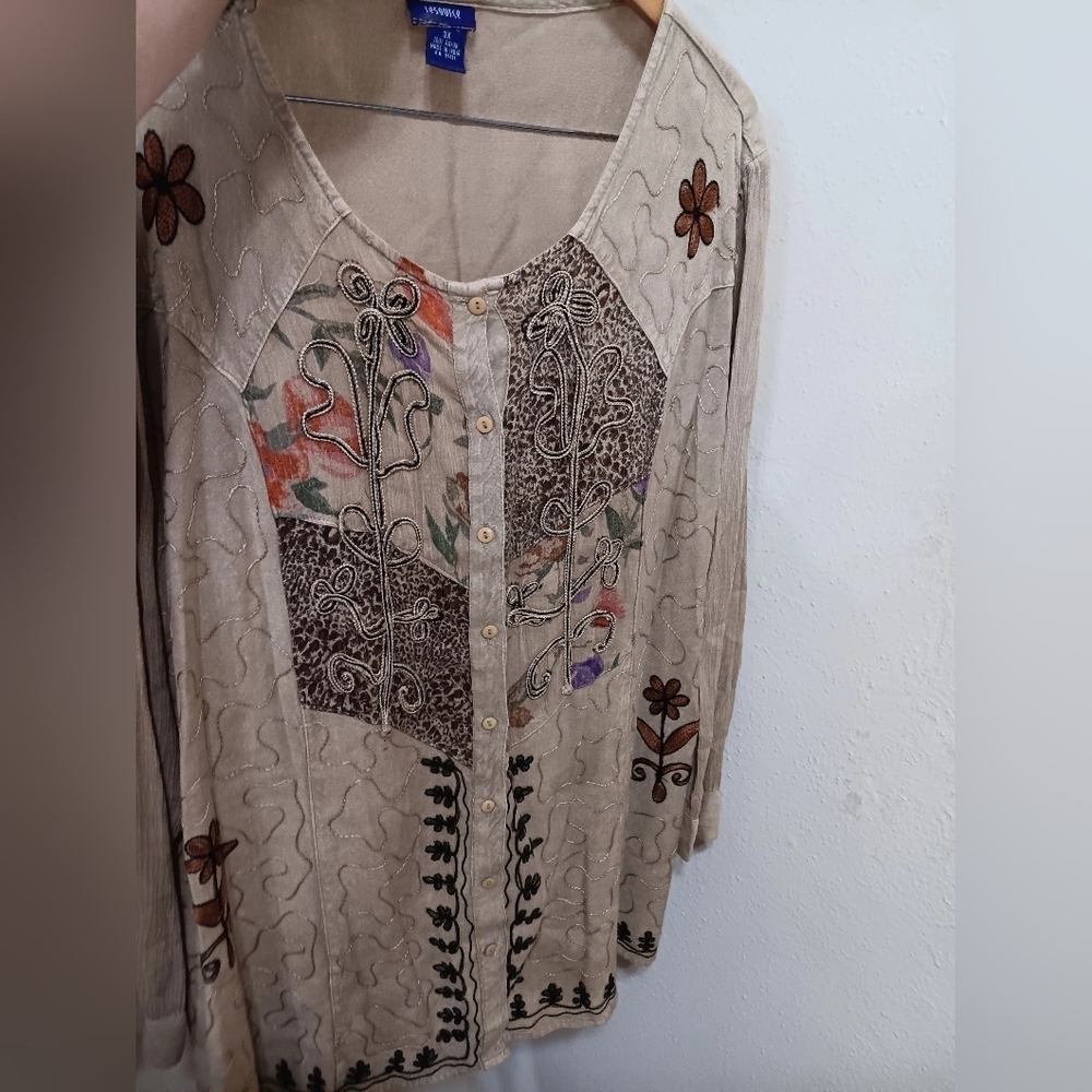 Floral Embroidered Beige Blouse - Picture 9 of 10